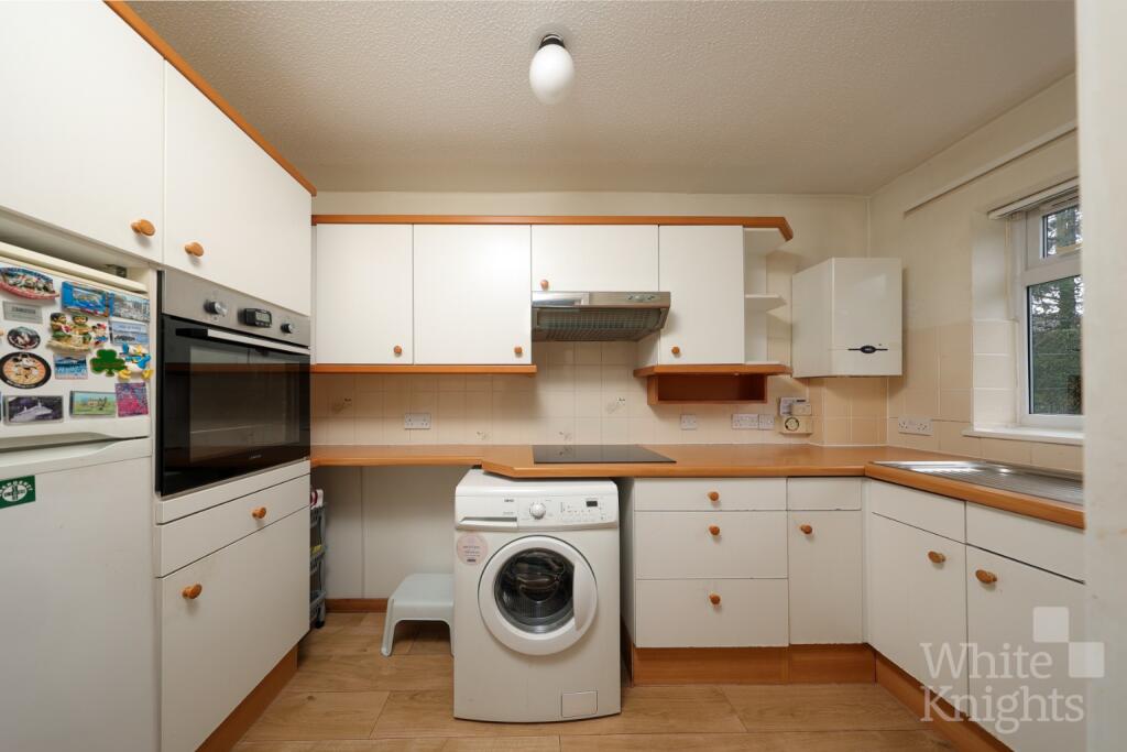Apartment in Reading, Lower Earley, Earley - View 2