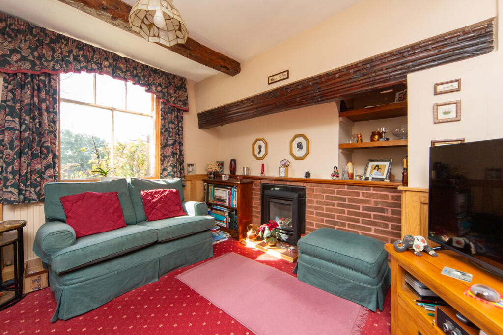 House in Neston, Little Neston - More
