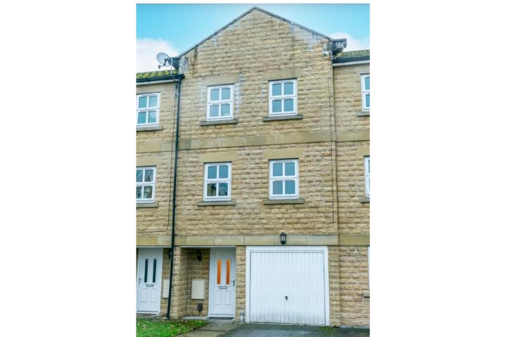 Main image of property: Wellfield Mews, Dewsbury, WF13