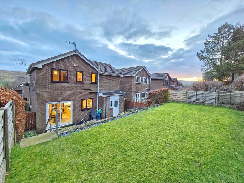 Fernhill Crescent, Stacksteads, Rossendale, OL13 photo 3