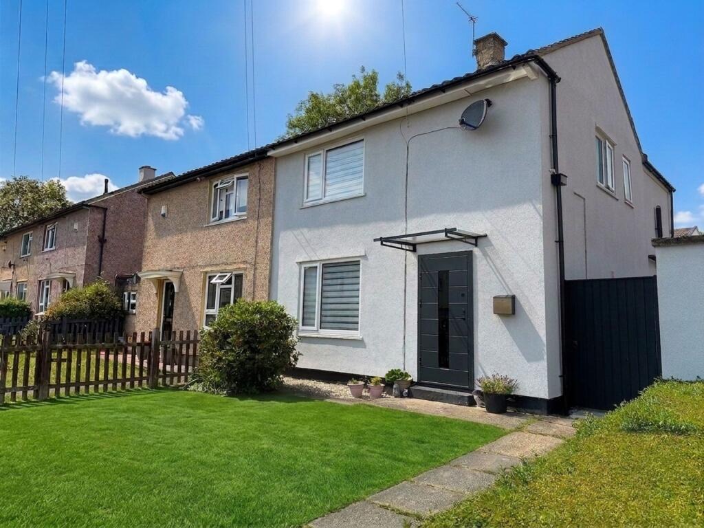 3-bed semi-detached on Myers Croft, Huddersfield, HD5, £250,000