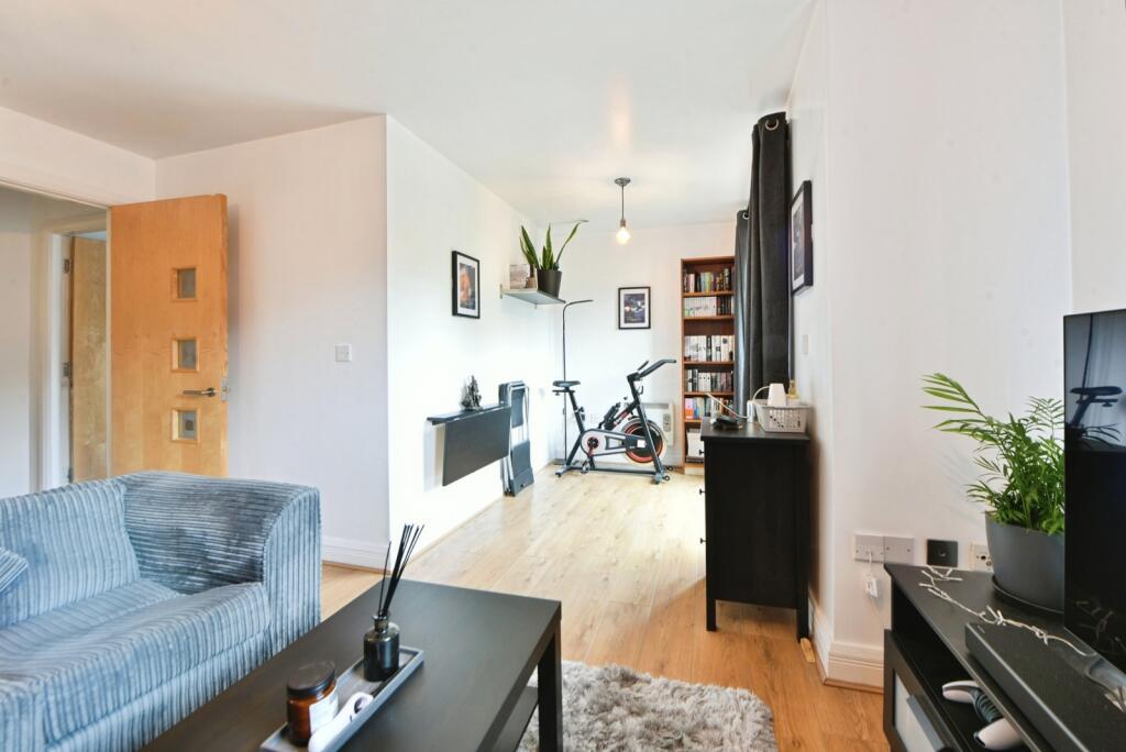 Apartment in Manchester, Whalley Range - More