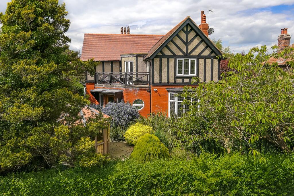 4-bed detached on Park Avenue, Harrogate, HG2, £950,000