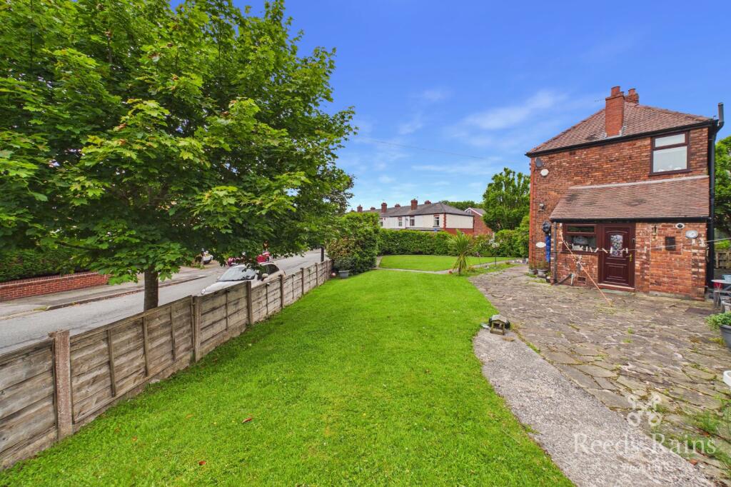 King George Road, Hyde, Greater Manchester, SK14 photo 4