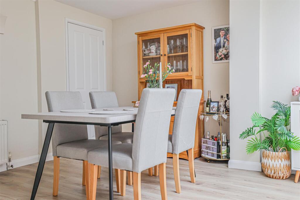 House in Dacorum, Hertfordshire - More