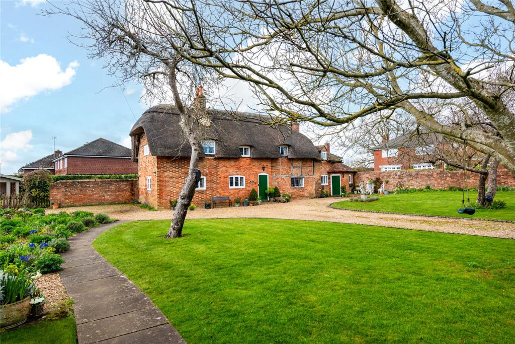 Main image of property: High Street South, Stewkley, Leighton Buzzard, Buckinghamshire, LU7