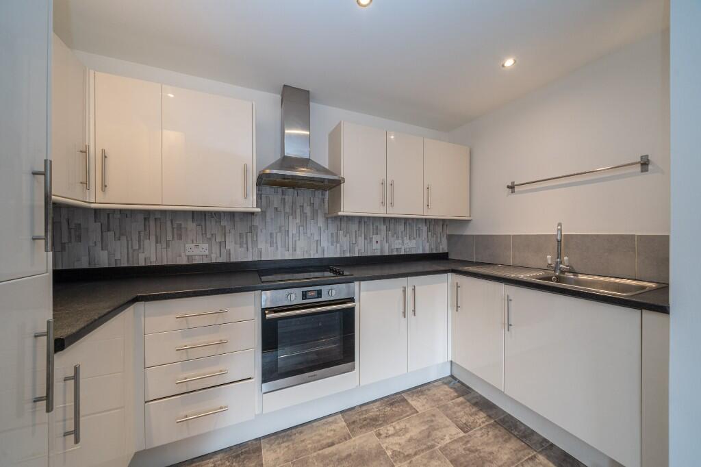 Lawn Lane, Hemel Hempstead, Hertfordshire, HP3 photo 2