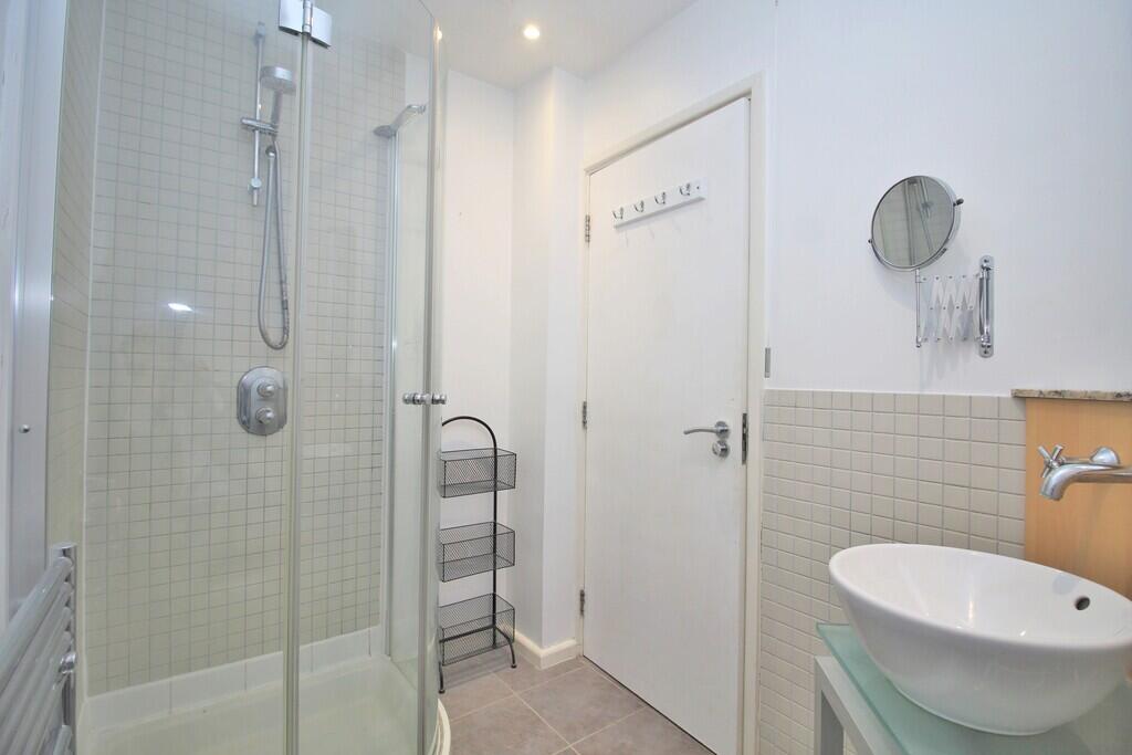 Apartment in Brighton, Round Hill - View 3