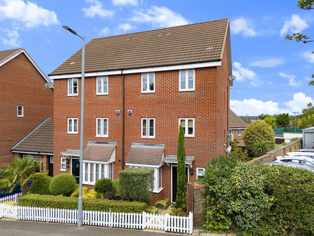 Main image of property: Brook Road, Buckhurst Hill, IG9