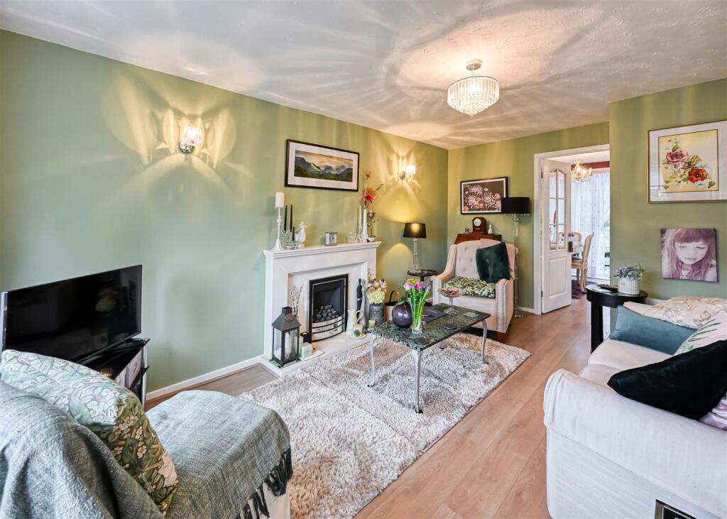 62 Woodcote Road, Tettenhall, Wolverhampton, WV6 8LG photo 2