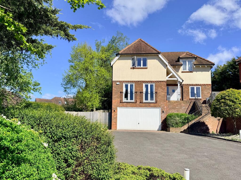 Main image of property: Chynham Place, South Croydon, CR2