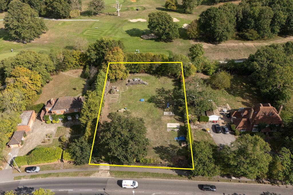 Main image of property: Land on the North West side of London Road, Rickmansworth, WD3 1JT