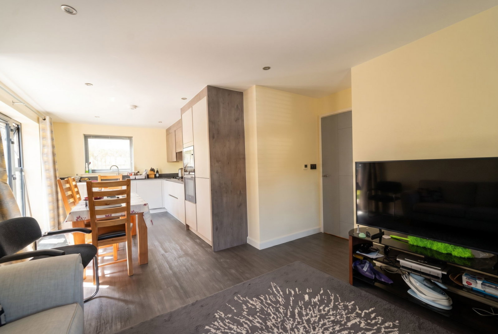 Apartment in Solihull, Shirley - View 4