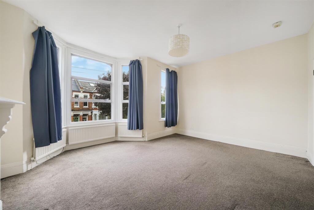 Apartment in London, Brondesbury Park, Brondesbury - View 3