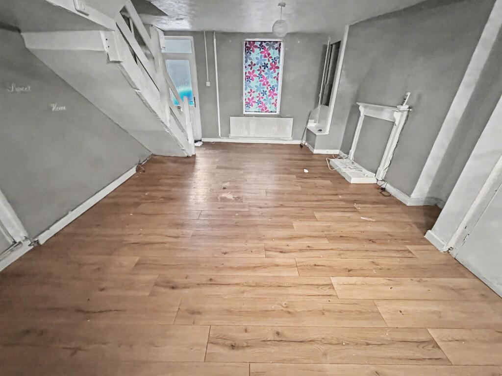 Railway Terrace, Cwmparc photo 4