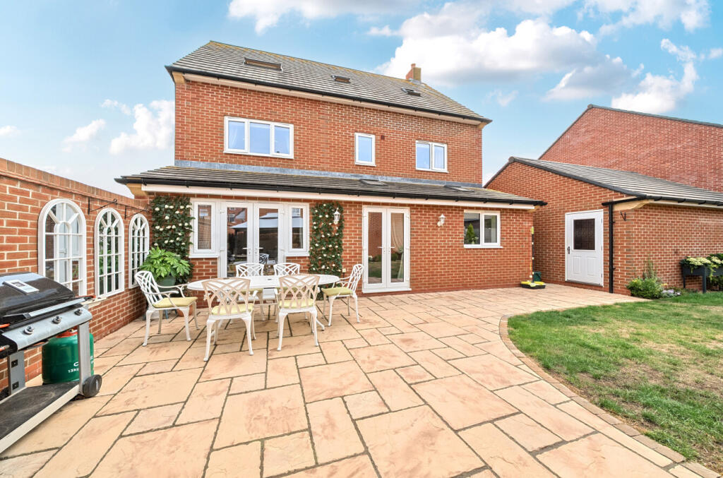 5-bed detached on Pearce Drive, Faringdon, Oxfordshire, SN7, £600,000