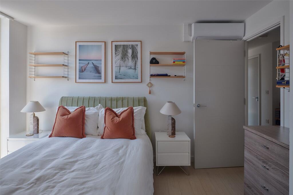 Apartment in London - More
