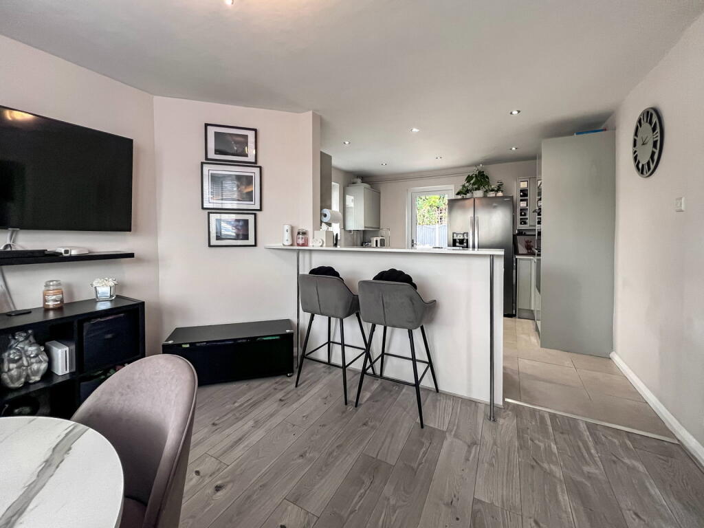 House in Romford - More