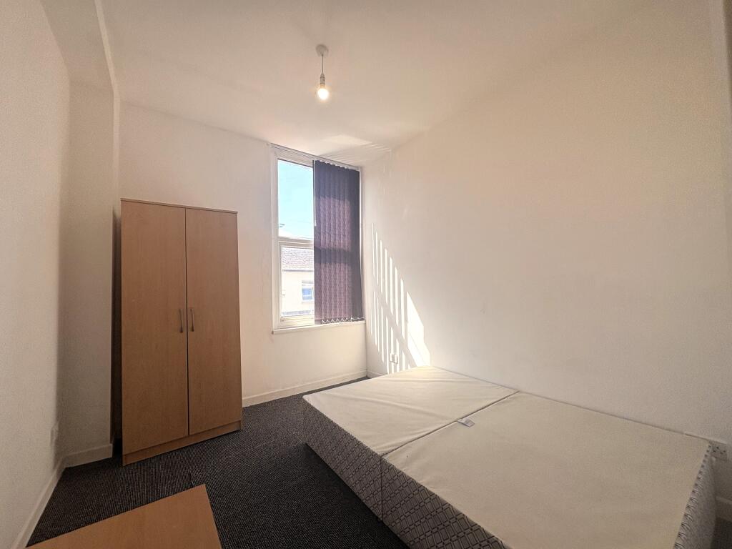 Apartment in Cardiff, Adamsdown - View 4