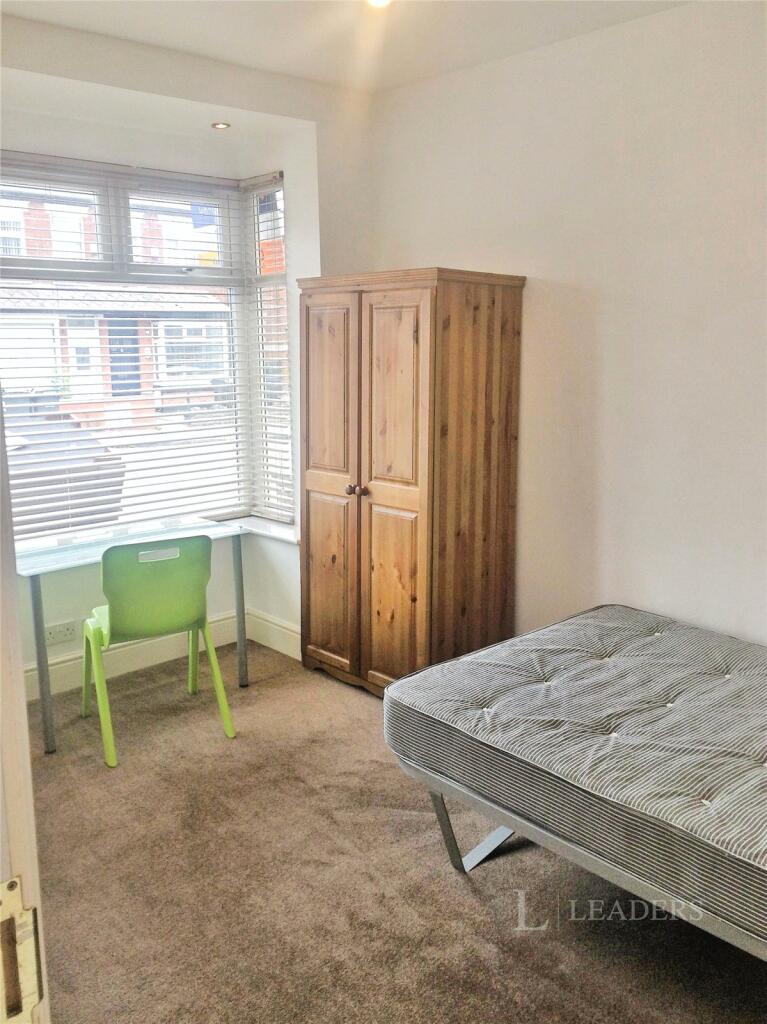 6 bedroom terraced house for rent