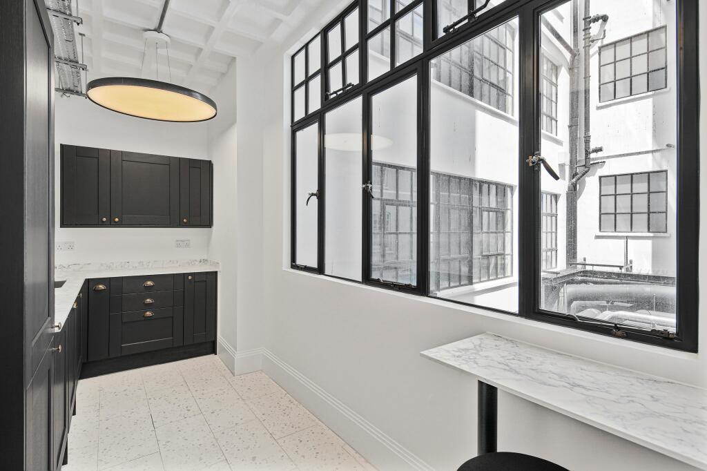 kitchen 1.jpg