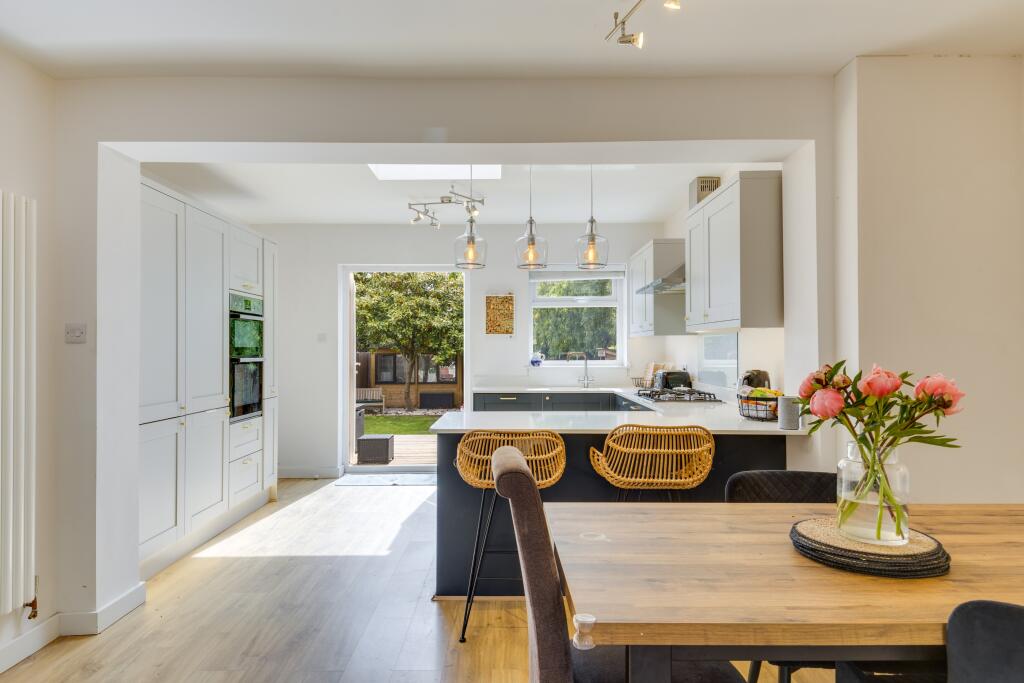 House in Welwyn Hatfield, Wilshere Park, Welwyn - View 2