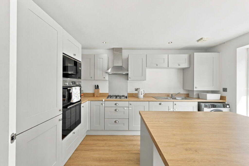 House in Salford, Ellenbrook - View 5