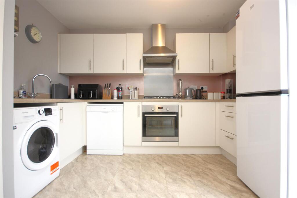 NN10, Alnwick Close, Rushden - View 5