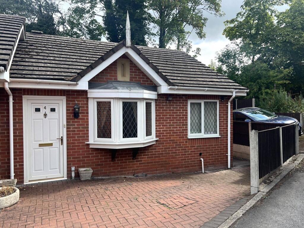 2-bed house on Bradshaw Gardens, Oakengates, Telford, Shropshire, TF2, £165,000