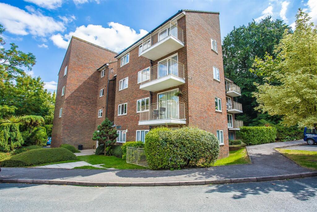 Apartment in Sutton - View 5