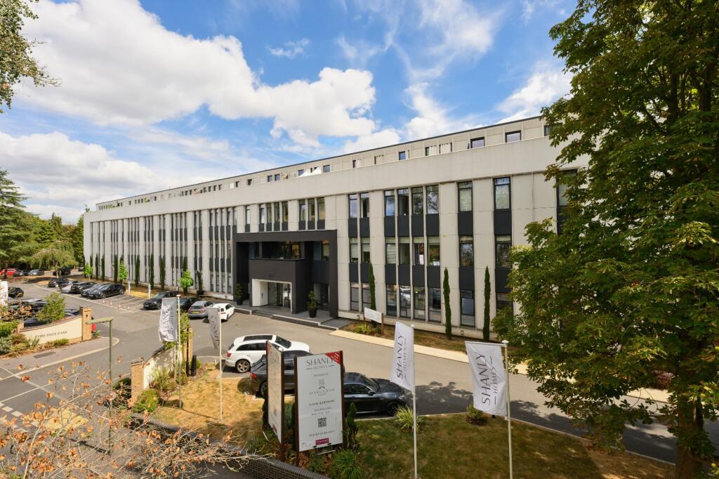 Apartment in Elmbridge, Claygate - View 2