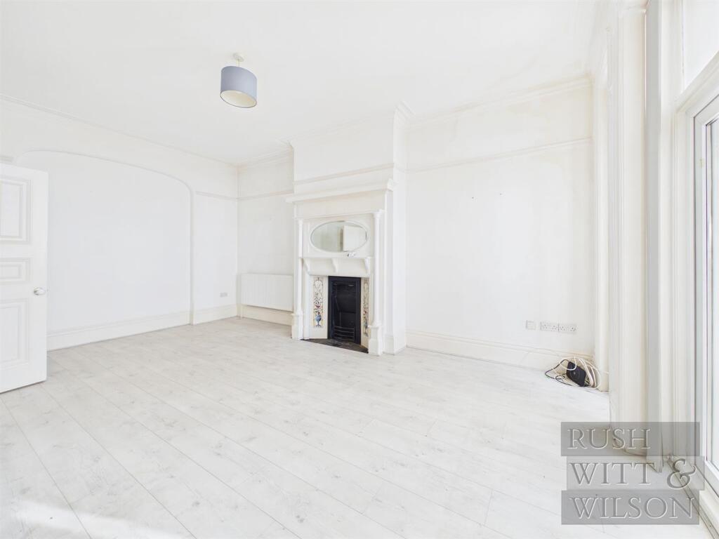 Apartment in Bexhill-on-Sea, Collington - View 2