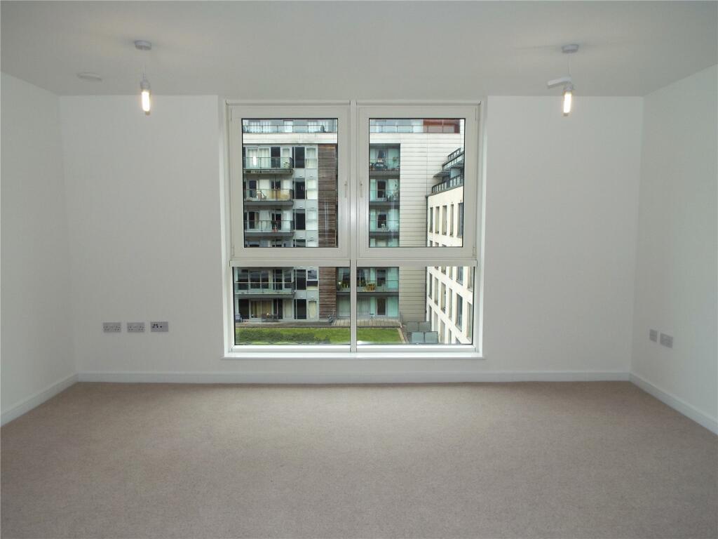 Apartment in Cardiff, Grangetown - View 3