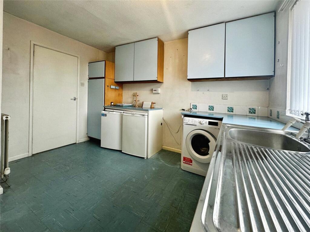 Taplin Drive, Hedge End, Southampton photo 4