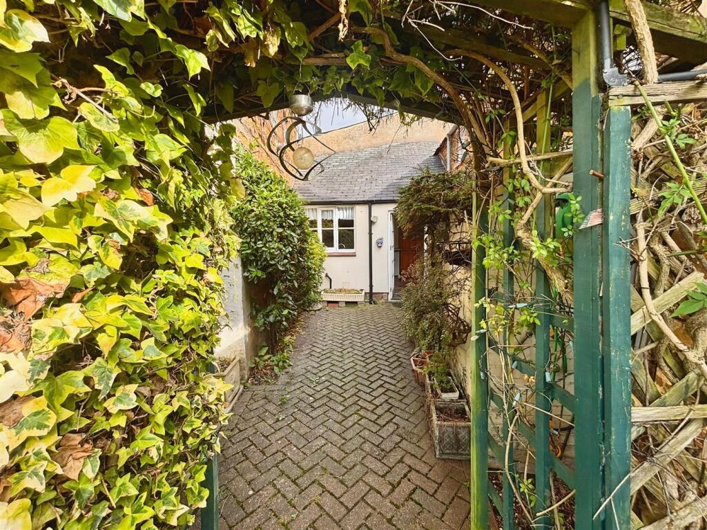 3-bed house on High Street West, Uppingham, Oakham, £265,000