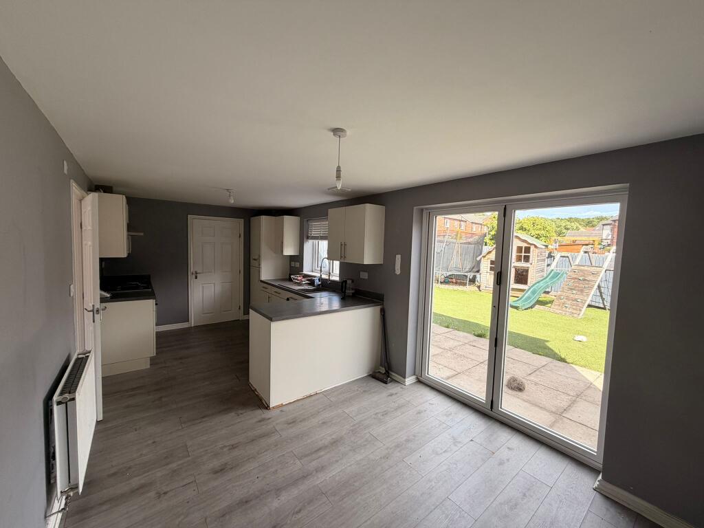 House in Doncaster, Cantley - View 4
