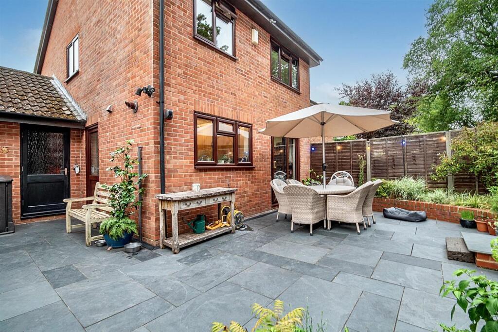 House in Basingstoke and Deane, Cufaude Village, Chineham - View 2