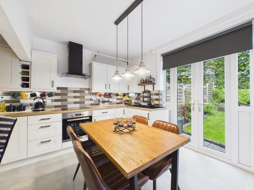House in Bradford, Gilstead, Bingley - More