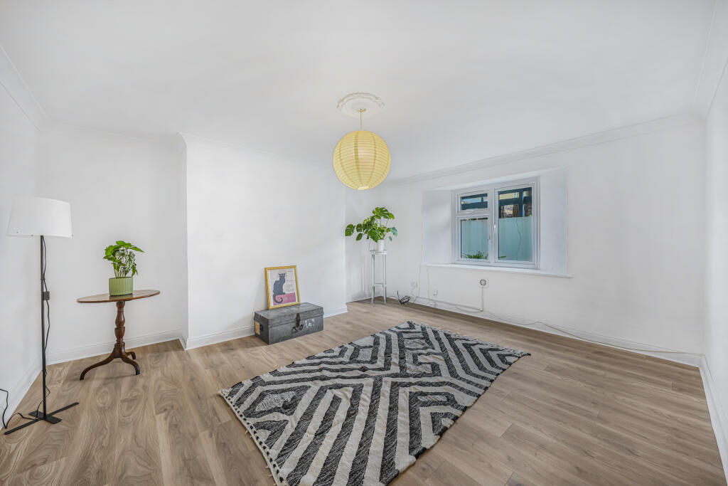 Apartment in London, Lower Clapton, Clapton - View 2