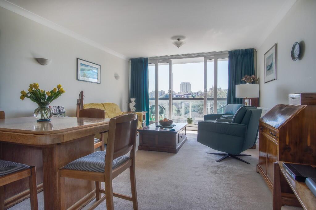 Apartment in Eastbourne, East Sussex - View 2