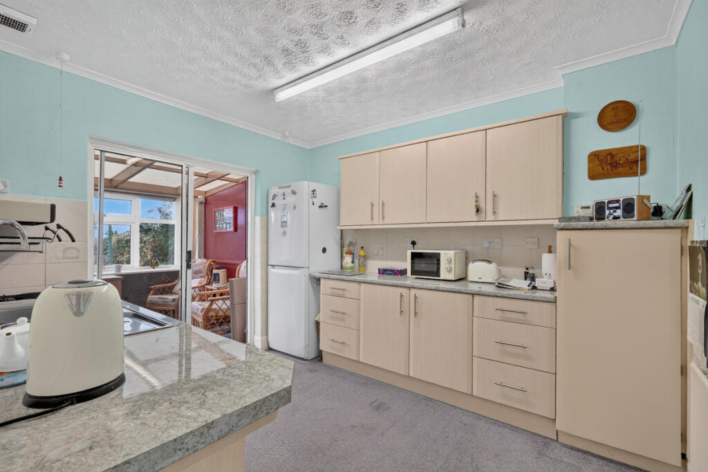 House in Castle Point, South Benfleet - View 5