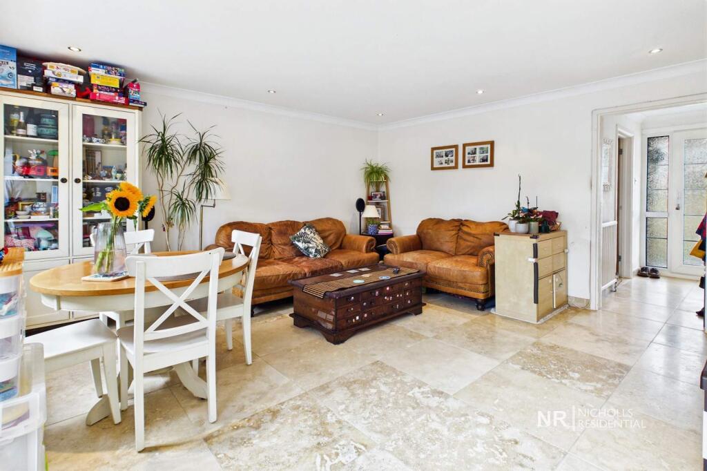 House in London, Chessington - More