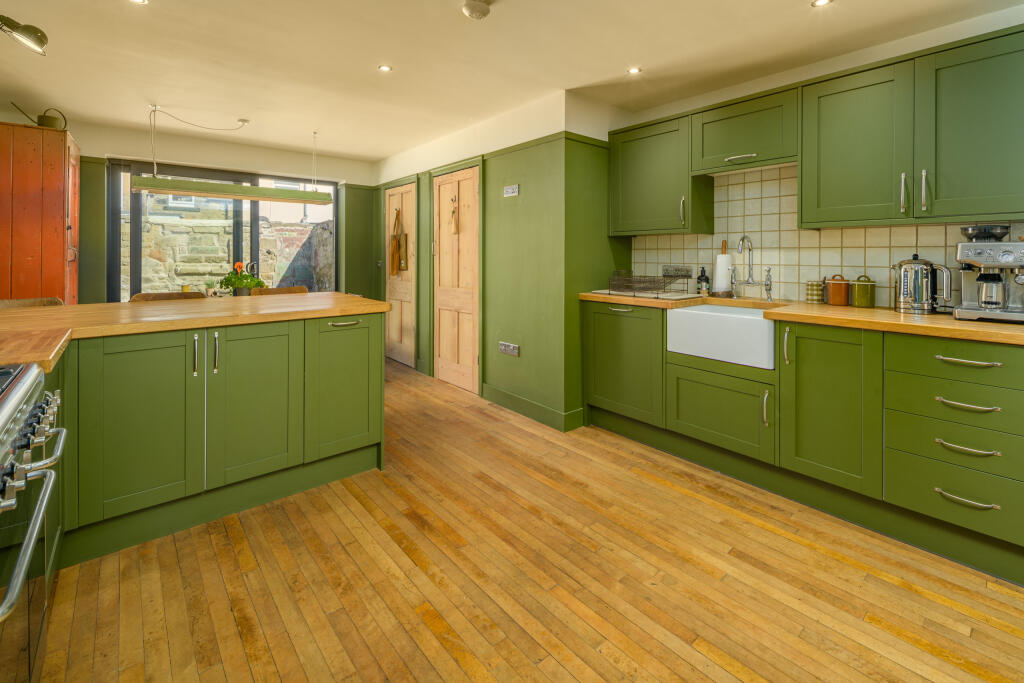 House in Newcastle upon Tyne, Amble By the Sea - More