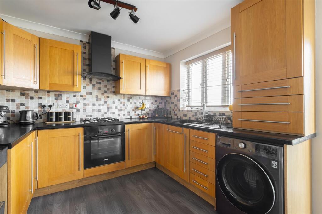 House in Halifax - View 4