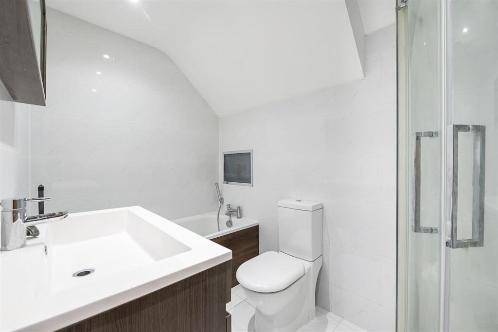 Additional image 9 of Kinsbourne Close, Harpenden