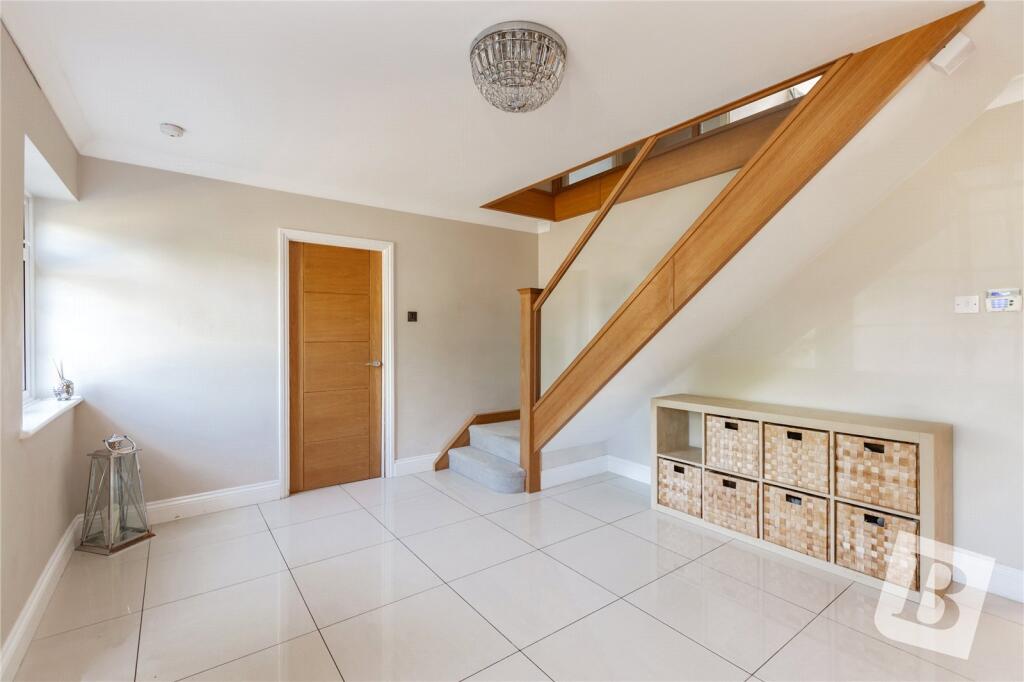 House in Hornchurch, Emerson Park - More