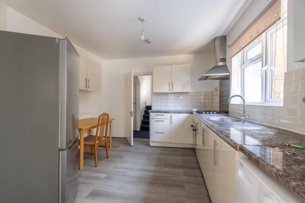 Apartment in Slough, Chalvey - View 5