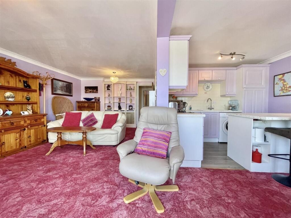 Apartment in Dorchester - More