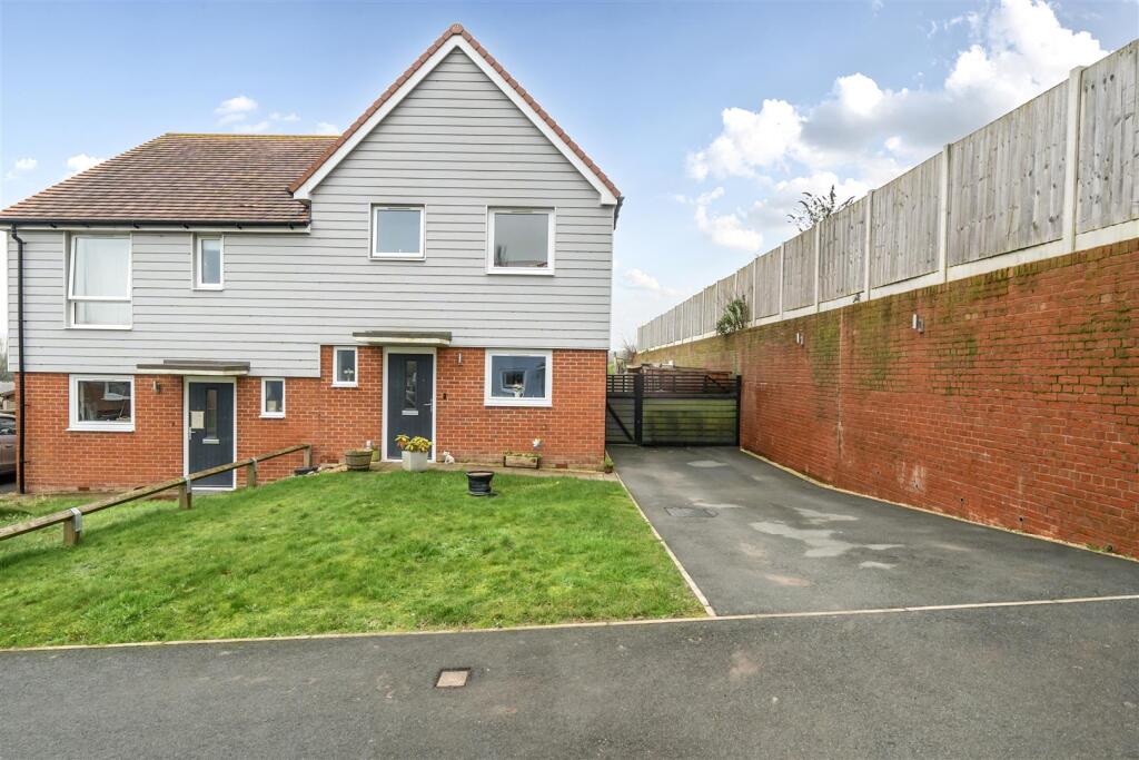 Main image of property: 105 Oak Meadow, Bishops Castle, SY9 5PE
