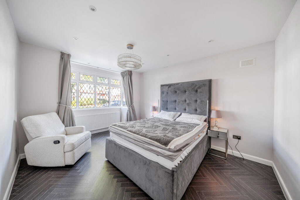 Sylvia Avenue, Pinner photo 3